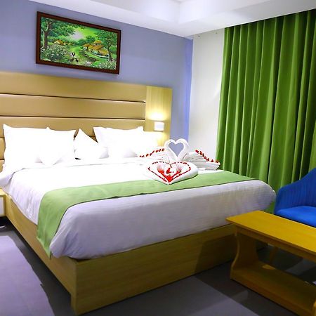 Abhayaa Hotel Visakhapatnam Exteriör bild