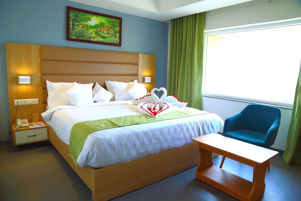 Abhayaa Hotel Visakhapatnam Exteriör bild