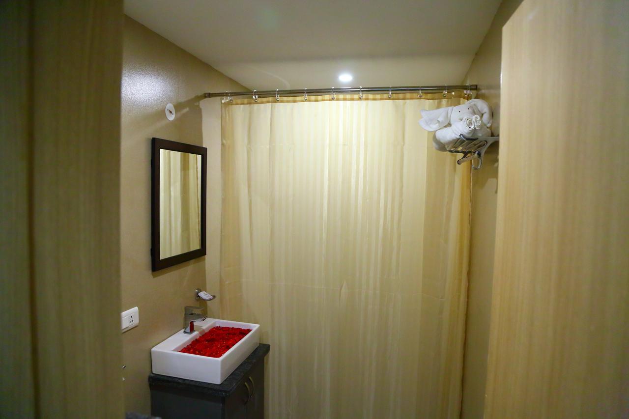 Abhayaa Hotel Visakhapatnam Exteriör bild