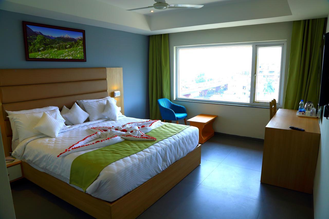 Abhayaa Hotel Visakhapatnam Exteriör bild