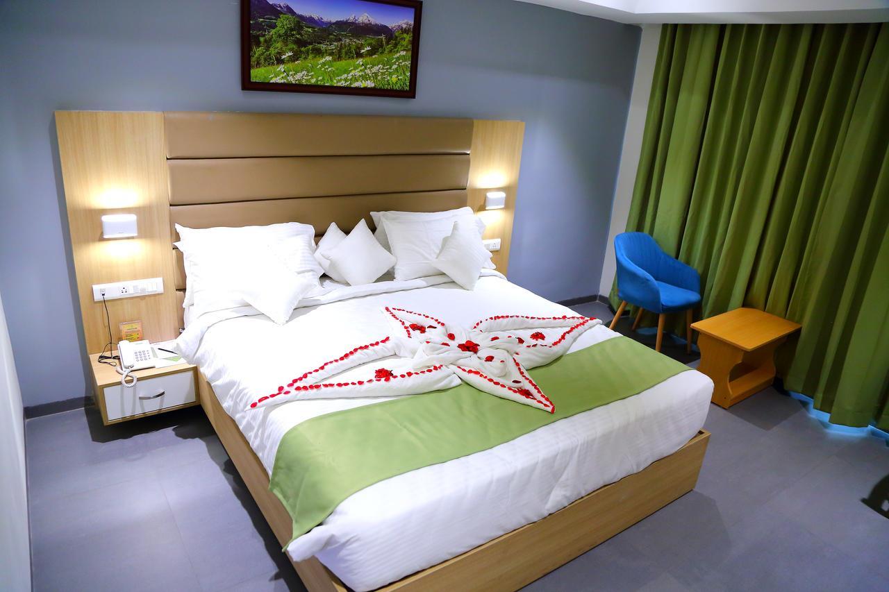 Abhayaa Hotel Visakhapatnam Exteriör bild