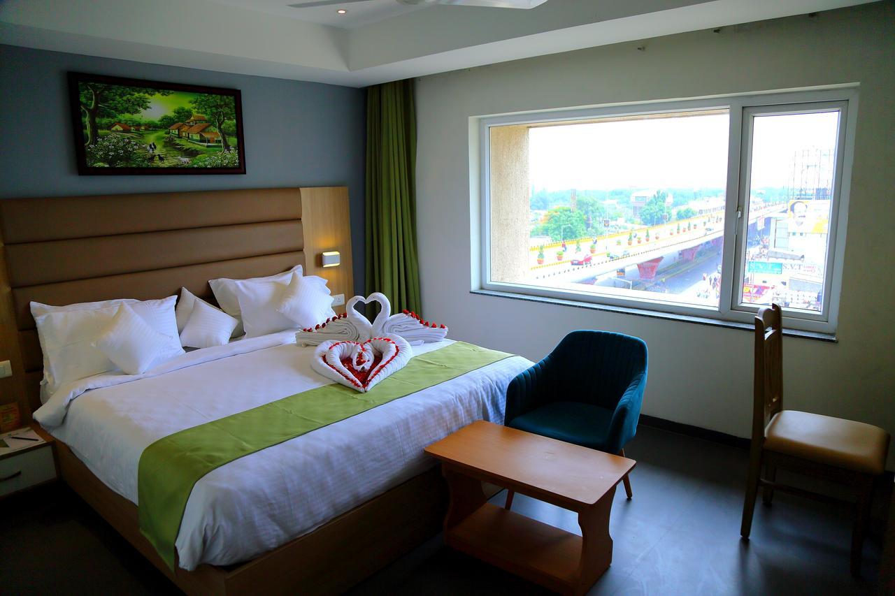 Abhayaa Hotel Visakhapatnam Exteriör bild