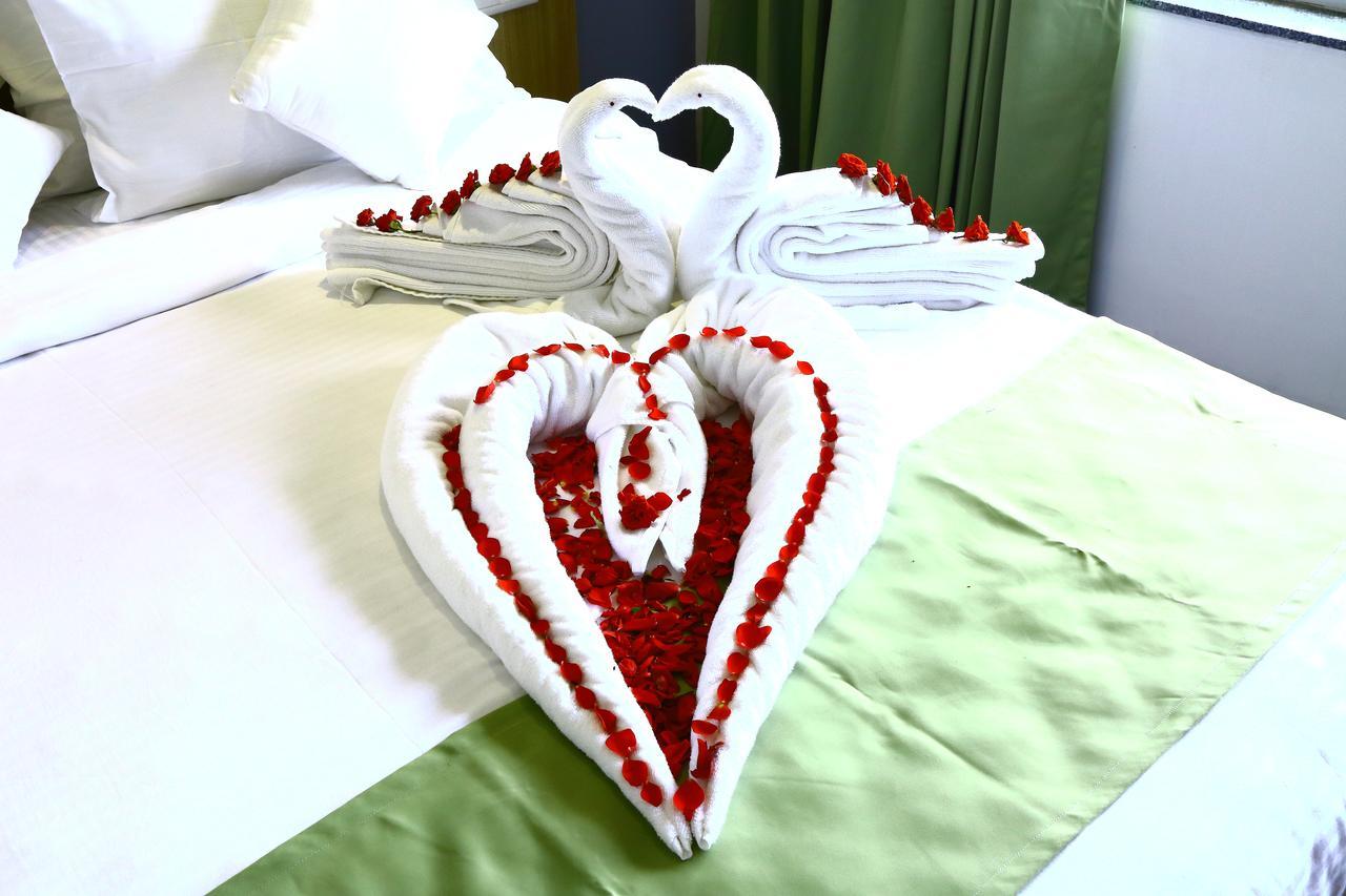 Abhayaa Hotel Visakhapatnam Exteriör bild