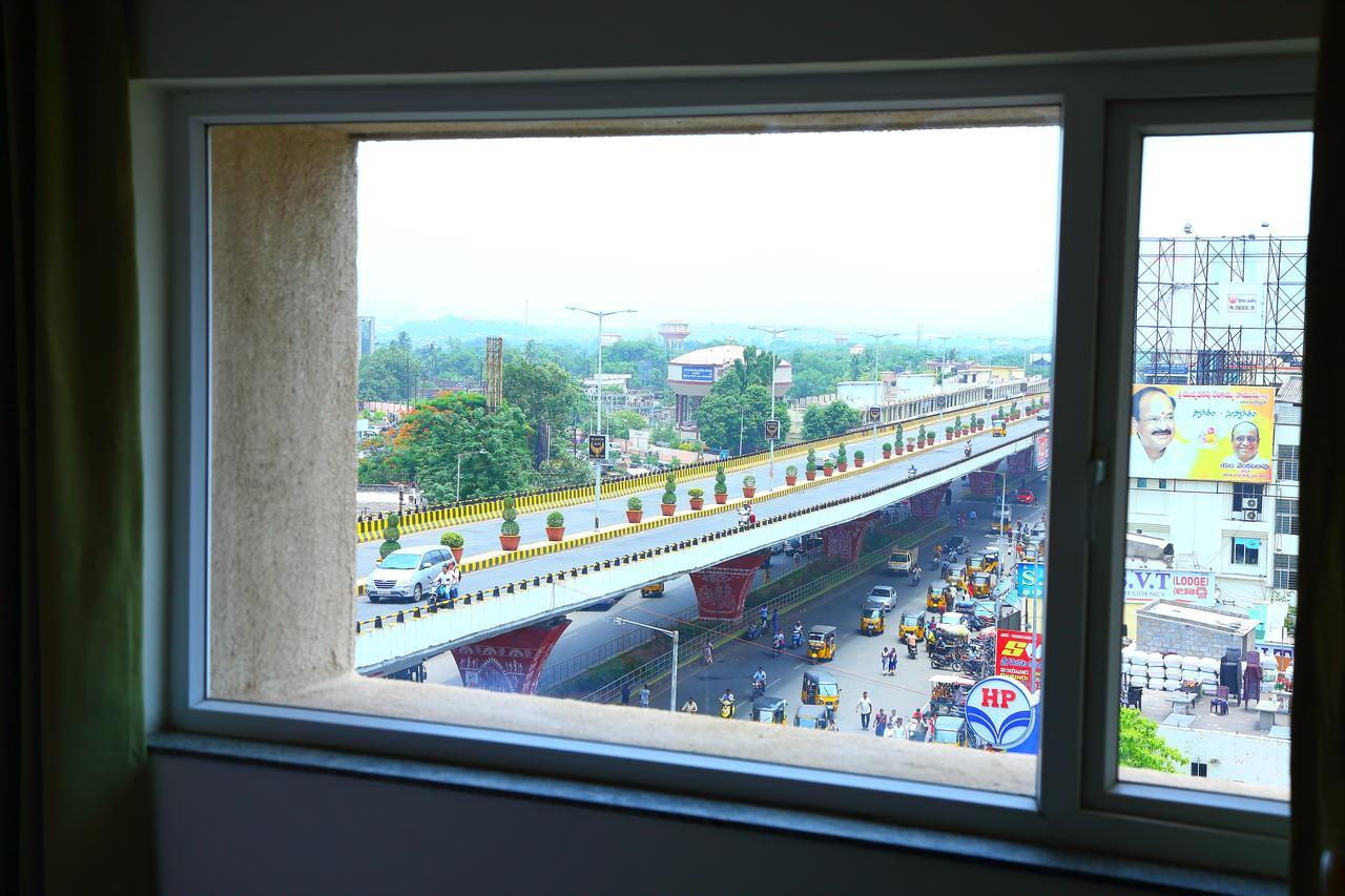 Abhayaa Hotel Visakhapatnam Exteriör bild