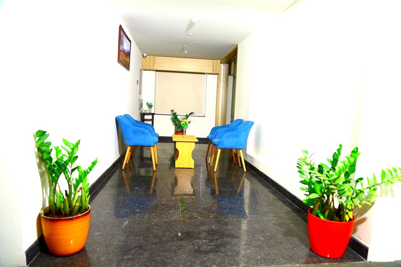 Abhayaa Hotel Visakhapatnam Exteriör bild