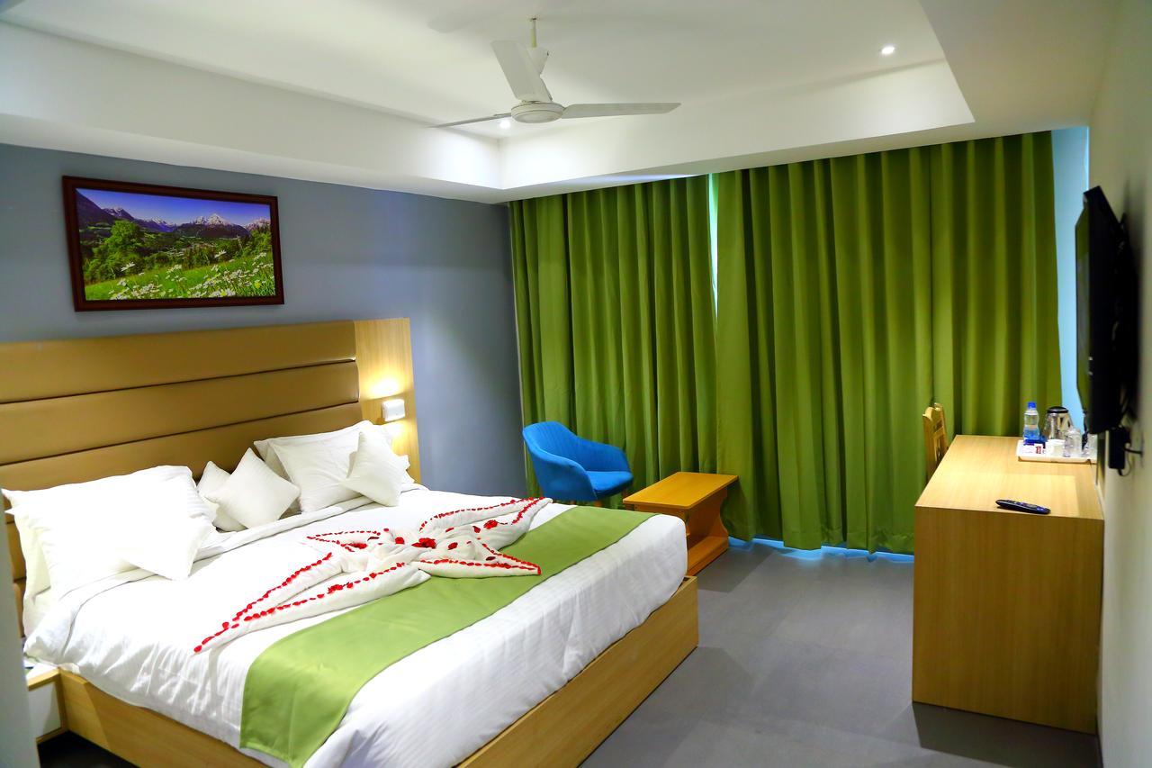Abhayaa Hotel Visakhapatnam Exteriör bild
