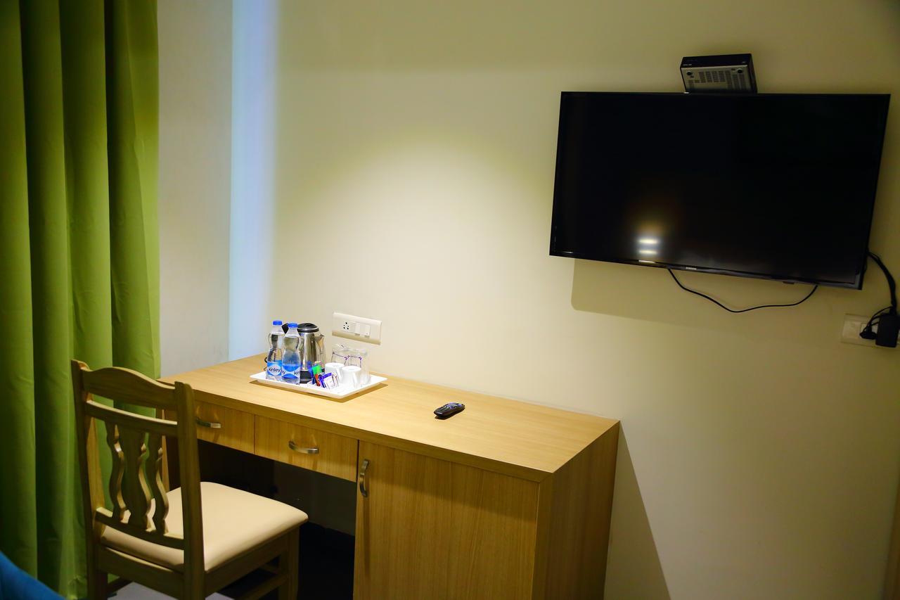 Abhayaa Hotel Visakhapatnam Exteriör bild