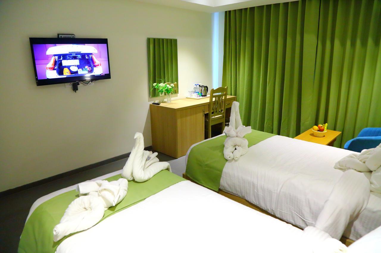 Abhayaa Hotel Visakhapatnam Exteriör bild