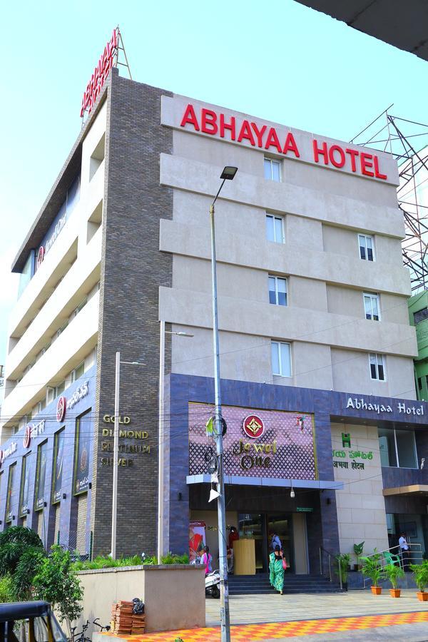 Abhayaa Hotel Visakhapatnam Exteriör bild